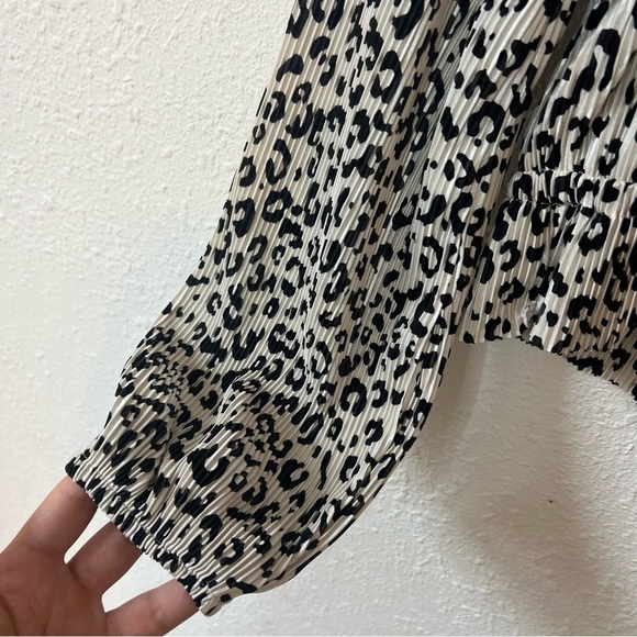 Zara Leopard Print Wrap Front V-Neck Pleated Top S - Picture 6 of 7
